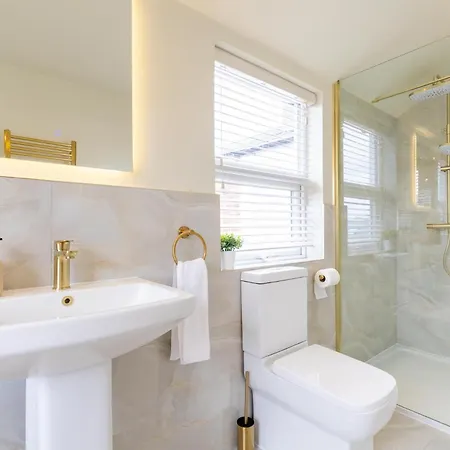 Emerald Terrace With Hot Tub Holiday home