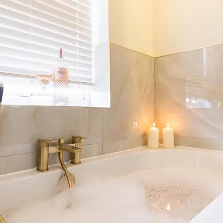 Emerald Terrace With Hot Tub Holiday home *